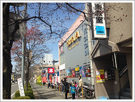 3.ＴＳＵＴＡＹＡ　JR東所沢駅前店