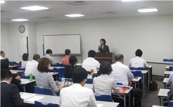 日本人事労務コンサルタントグループ（LCG）主催<br /></noscript><img class=